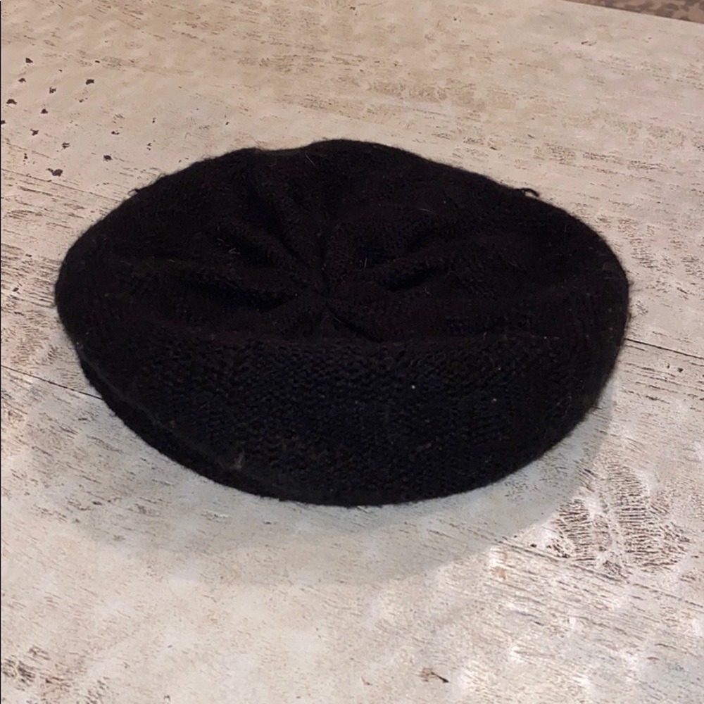 Black knit beret